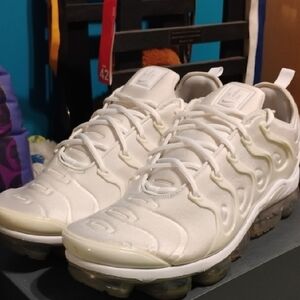 Air Vapormax Plus Nike White And Cream Sneakers